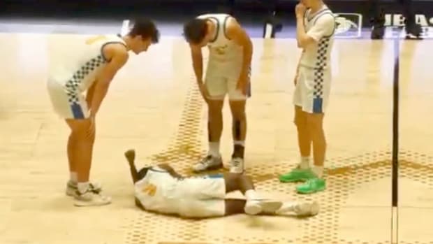oregon cheerleader injures player
